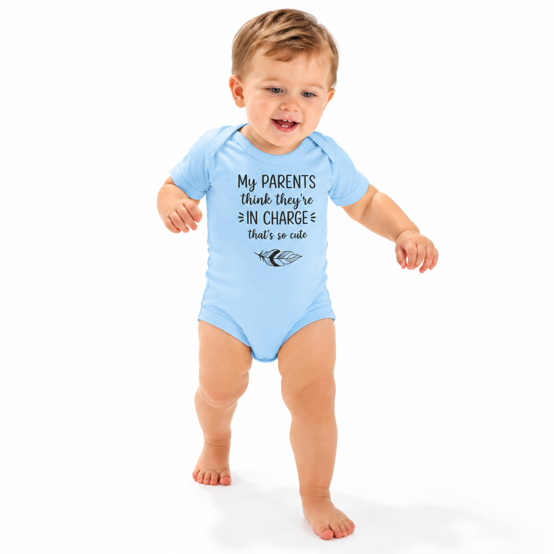 Baby jongen in blauw rompertje met tekst My Parents Think They&