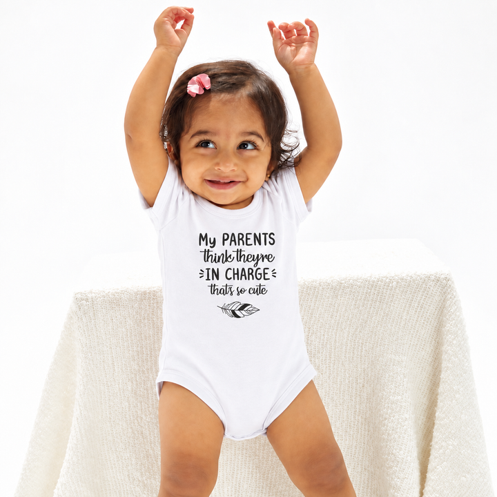 Baby meisje in wit rompertje met tekst My Parents Think They&
