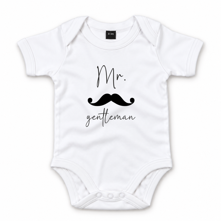 Wit babyrompertje met tekst Mr. Gentleman en zwarte snor als opdruk