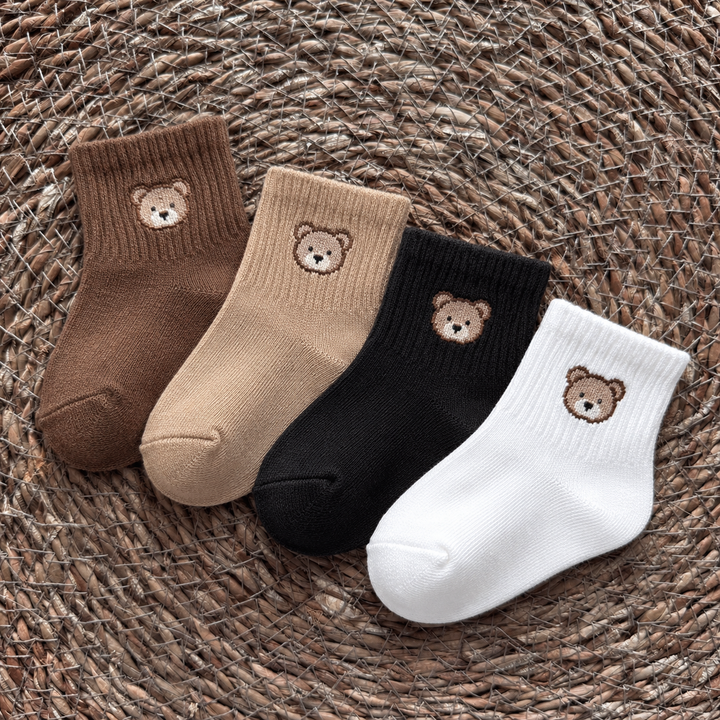 Babysokjes met beertje in verschillende kleuren voor zwangerschapsaankondiging