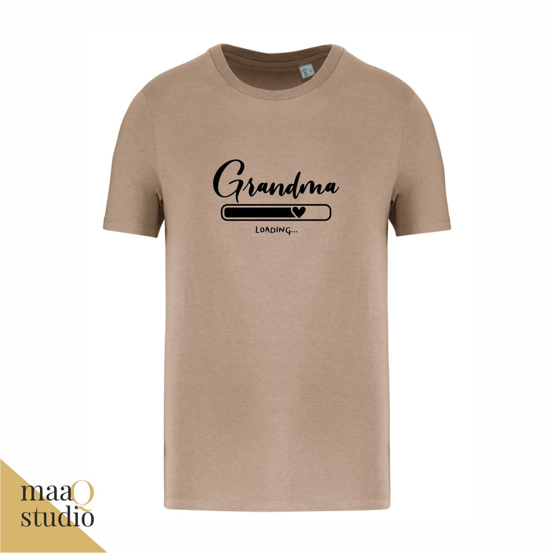 Taupe oma shirt met zwarte Grandma Loading opdruk en hartje