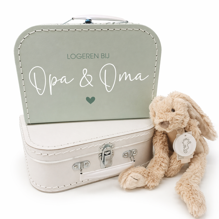 logeren bij opa en oma koffertje met hartje, kinderkoffertje voor logeerpartijtje en als zwangerschapsaankondiging jullie worden opa en oma