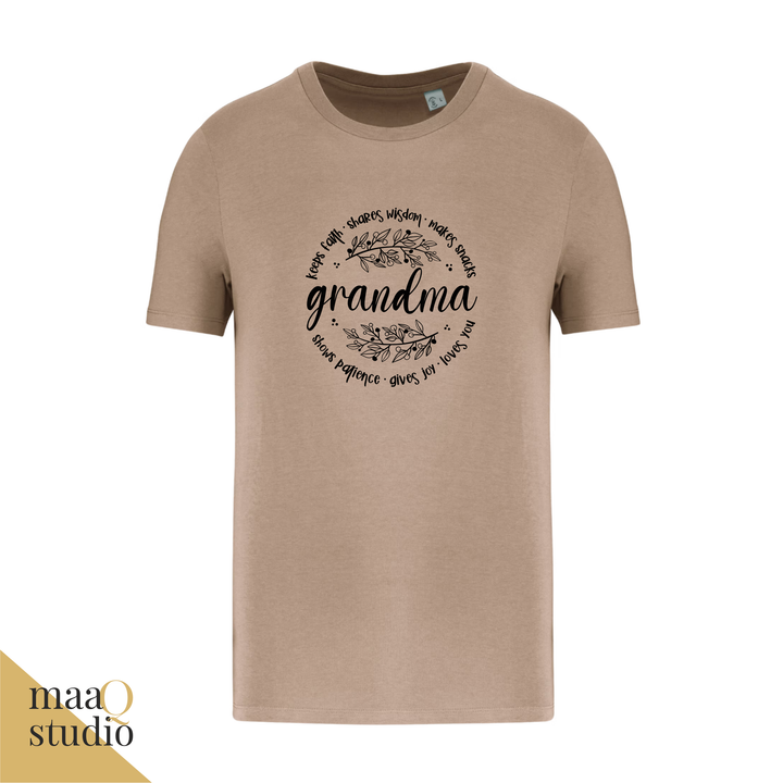 Taupe oma shirt met zwarte Grandma opdruk en sierlijke takjes