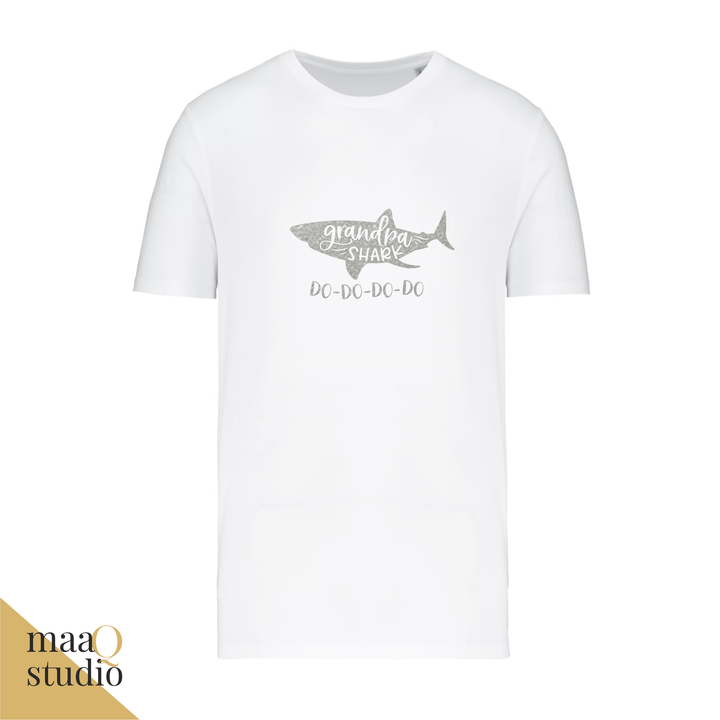 Wit opa T-shirt met zilverkleurige Grandpa Shark opdruk en haai