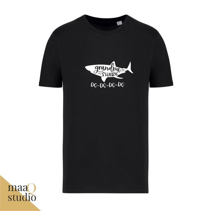 Zwart opa T-shirt met witte Grandpa Shark opdruk en haai
