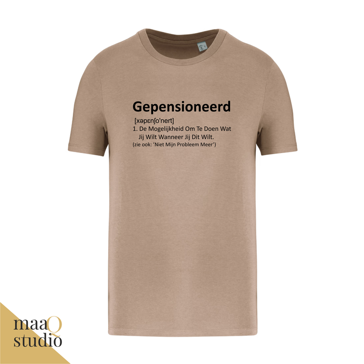 Taupe pensioen shirt met zwarte tekst Gepensioneerd en grappige definitie